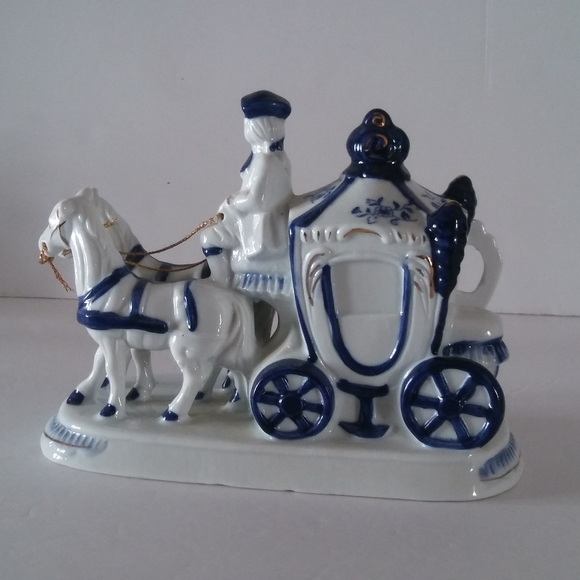 unbranded Accents Ceramic Horses And Carriage Colonial Figurine Poshmark